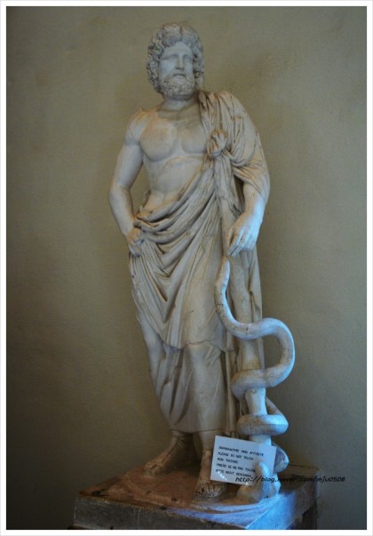 Asklepios_-_Statue_Epidauros_Museum_2008-09-11.jpeg